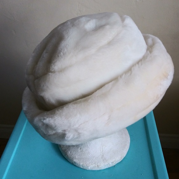 Woman's Hat - Picture 5 of 5